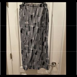 Maxi skirt black and white faux wrap XL